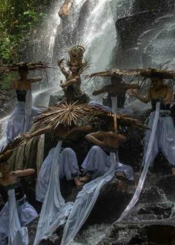 “Peed Aya” | Pawai PKB 2021 dengan Latar Air Terjun Kanto Lampo