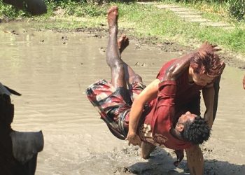 Gulat Lumpur di Mepantigan Bali | Saat Tubuh Bergulat-Berpeluk dengan Tanah dan Air