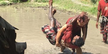 Gulat Lumpur di Mepantigan Bali | Saat Tubuh Bergulat-Berpeluk dengan Tanah dan Air