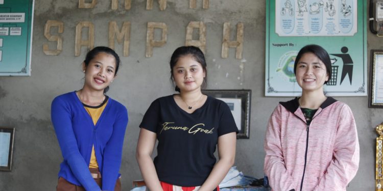 Senyum Manis 3 Perempuan Bank | Eh, Bukan Bank Umum, Tapi Bank Sampah