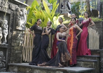 Model dari “Luh Muani Academy” dalam Rancangan Busana Kain Tradisi