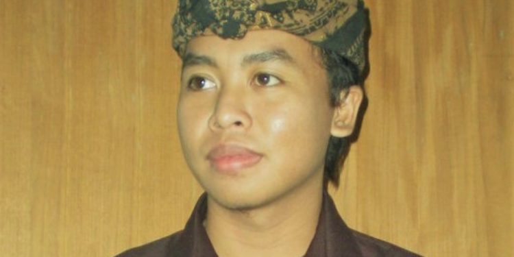 Putra Ariawan | Menelan Permen Karet, Berobat Lewat Sastra Bali Modern