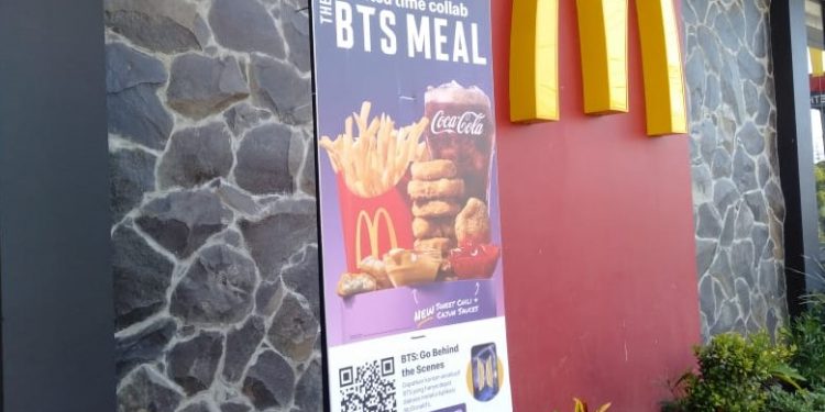 Mau Ajum, Ikut Ngantri BTS Meal | Eh, Akhirnya Beli Bakso Tepi Jalan