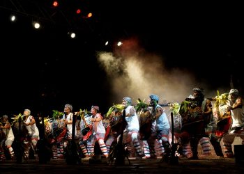 Panggung Seni Tradisi | Okokan Nangluk Merana di Tanah Lot