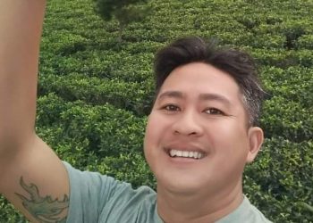 Perbekel Gede Adi Wistara | Sedang Mengerjakan PR untuk Desa Les