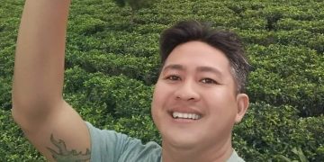 Perbekel Gede Adi Wistara | Sedang Mengerjakan PR untuk Desa Les