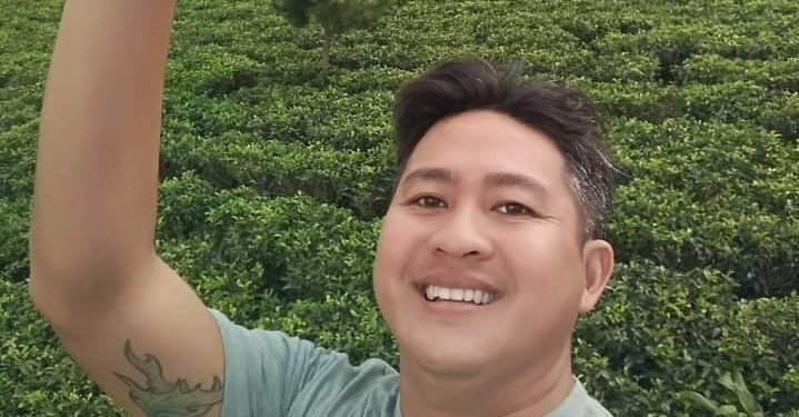 Perbekel Gede Adi Wistara | Sedang Mengerjakan PR untuk Desa Les