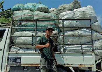 Ketut Robi | Menata Sampah di Atas Pick-Up pun Perlu Keahlian