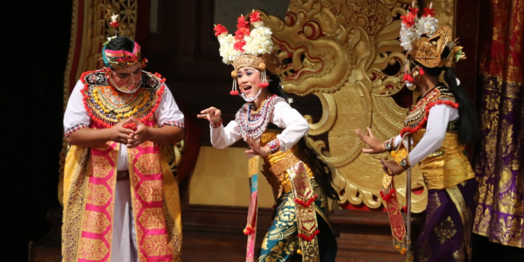 Kearifan Lokal Bali dalam Merawat Vitalitas Hidup Sastra Panji