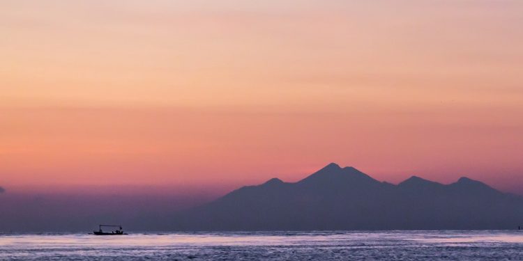 Puisi-puisi IBW Widiasa Keniten | Orang-orang di Pinggir Hati