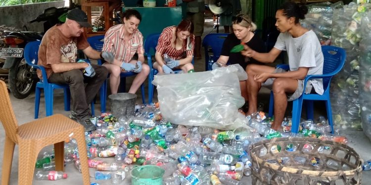 Desa Les | Persentuhan Warga Asing dan Lokal Munculkan Kreativitas Kelola Sampah