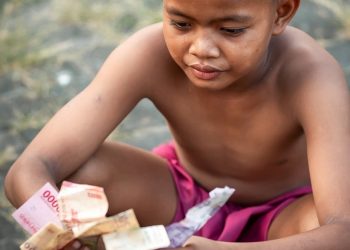 Uang dan Kebutuhan Manusia yang Semu