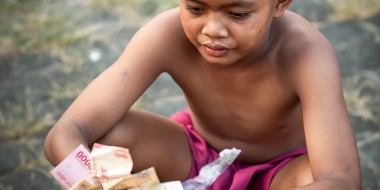 Uang dan Kebutuhan Manusia yang Semu