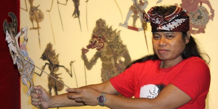 Gusti Sudarta | Sejak SD Main Gender Wayang, Pentas Jalan Kaki ke Desa-Desa