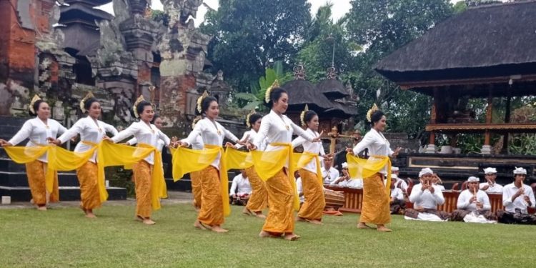 Tari Rejang Shanti Sebagai Identitas Banjar Desaanyar, Lalanglinggah, Selemadeg Barat