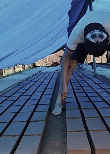 Nyoman Jaya dari Desa Les dan Bata Premium dari Desa Tulikup