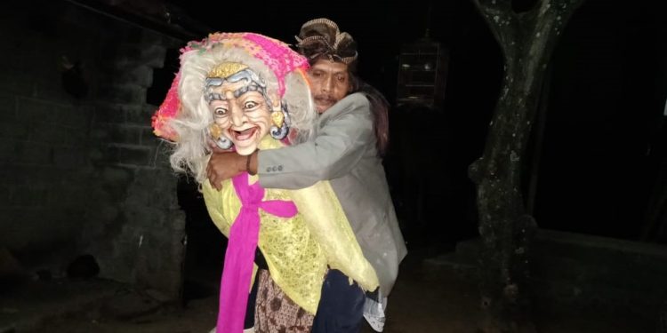 Tapel Gandong dari Desa Les, Hiburan Rakyat dari Zaman Jepang Hingga Zaman Milenial