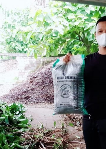 Sena Andiyana | Dari Kuliah Pariwisata Jatuh ke Tempat Sampah