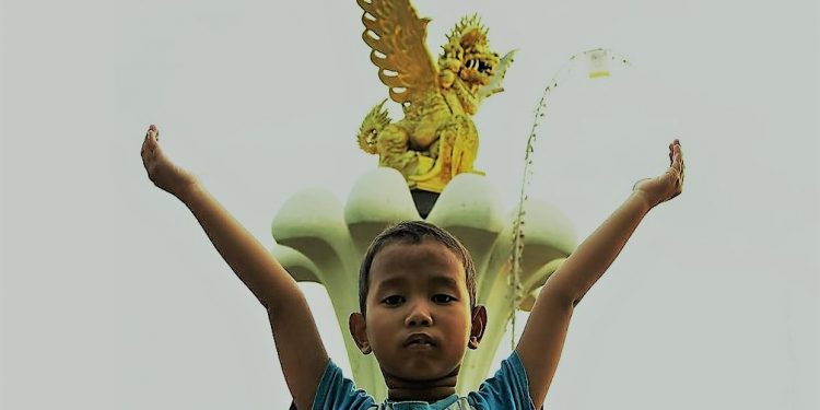 Sekapur Sirih Manusia Den Bukit:  Cerdas, Terbuka, Berani  “Trials and Errors”