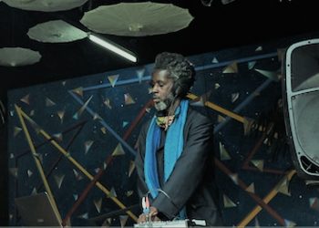 Kamau Abayomi: Puisi, Musik dan DJ | Ia Hirup Sejuk Udara Desa Apuan