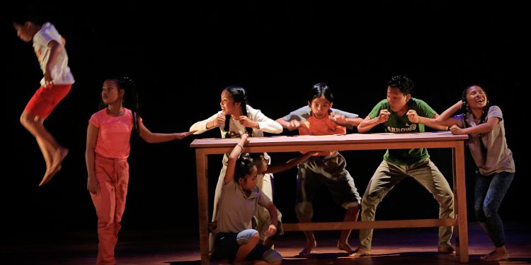 Mengabadikan Pentas Teater dalam Foto, Bermain dengan Cahaya Panggung