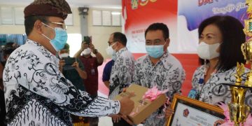 Guru Berprestasi Layak Dapat Hadiah | Bupati Suradnyana Puji Disdikpora Buleleng