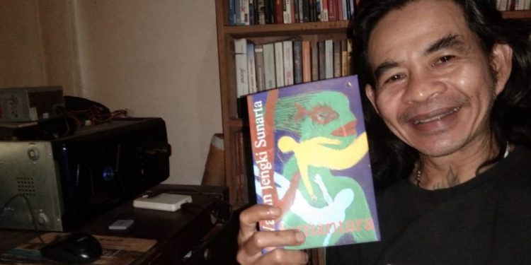 Jengki Raih Anugerah Hari Puisi Indonesia | Ia Justru Ngobrol Soal Keris Saat Pengumuman