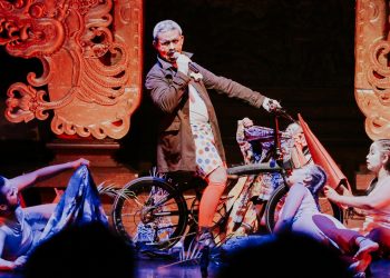 Belajar “Akting Buruk” dari Pentas “Hal-19: Bali” Kalanari Theatre Movement
