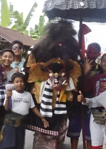 Tradisi “Ngelawang“ Bukan Ngemis