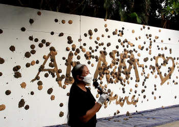 “Furious Mother Earth” karya Arahmaiani:  Warna Lain Ibu Pertiwi pada Dinding Putih