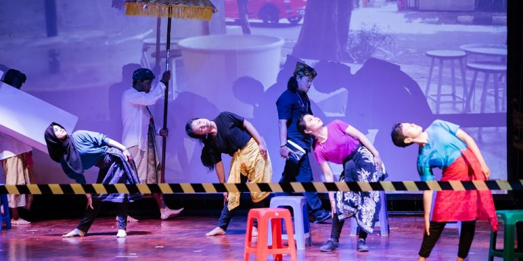 Olah Pikir dalam “Hero on the Way” Teater Kalangan | Catatan Tercecer dari Pimpro