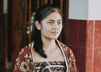 Exploring Society of Mind and Mind of Society in Colors of Bali