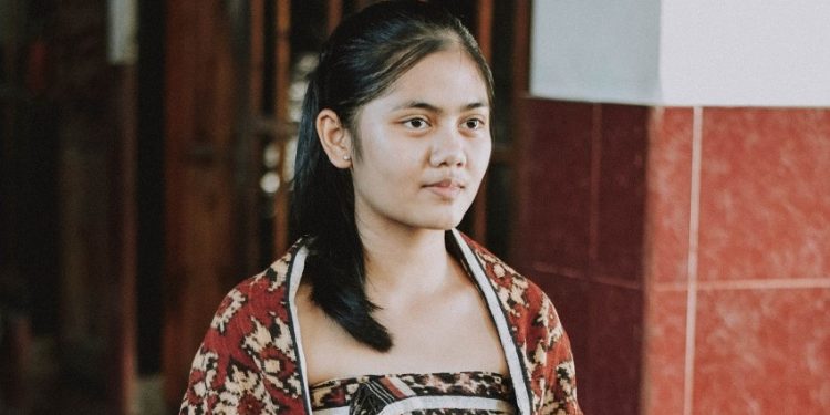 Exploring Society of Mind and Mind of Society in Colors of Bali