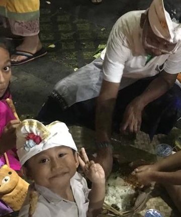 Megargitan | Ritual Makan Bersama Pada Piodalan di Pura Panataran Keloncing Padangtegal