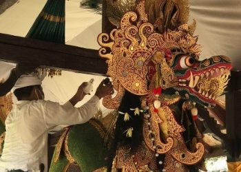 Naga Puspa, Persembahan Bhakti Pada Sang Wiku