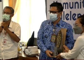 Dokter Arya Terima KJB Award | Ia Tak Sekadar Menjawab, Tapi Juga Menuliskannya