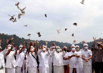 Tumpek Uye, Warga di Buleleng Lepaskan 6.991 Burung, 170.267 Ikan, 6.497 Tukik