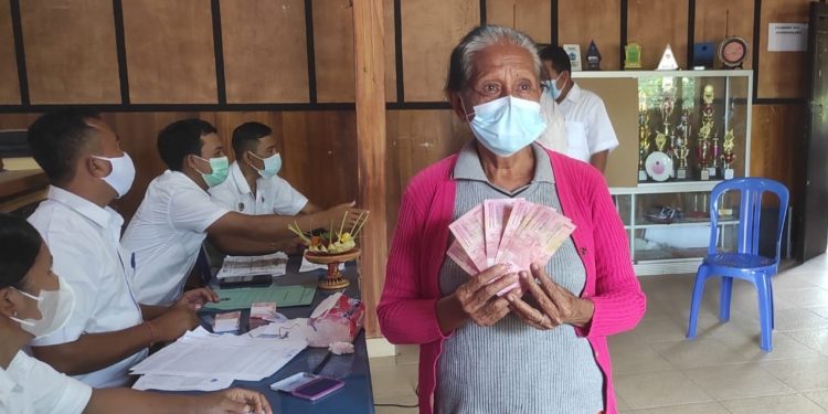 BLT Cair, Warga di Jinengdalem Terima Duit, Langsung Beli Sembako