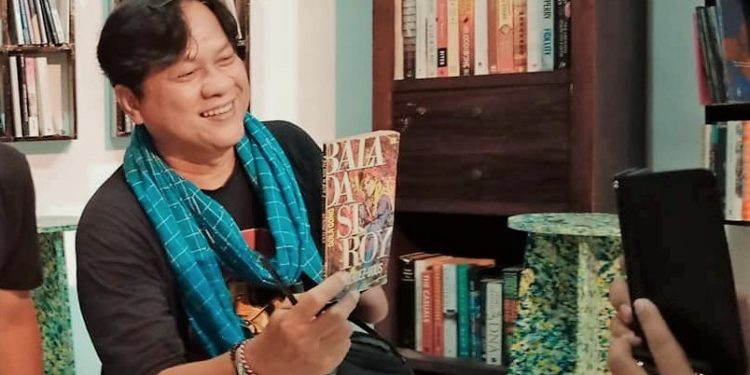 Gol A Gong | Atlet Badminton, Novelis, Duta Baca, Membangun Rumah Dunia