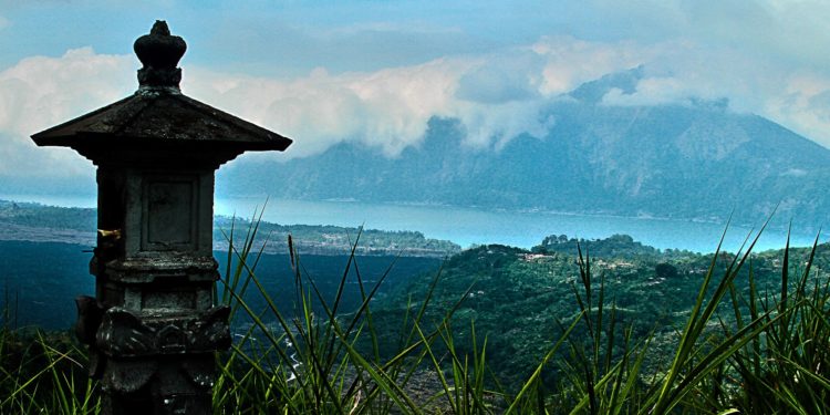 Dari Aliansi Subak sampai Proses Menjaga Kedaulatan Kerajaan Bali: Memandang Batur dari Jendela Sastra