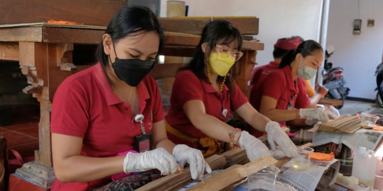 Di Geria Dauh Buruan, Sanur Kaja, Lontar Dibaca Anak Muda, Sehingga Tetap Terawat