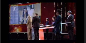 Laura Basuki Raih Penghargaan Silver Bear di Festival Film Internasional Berlinale 2022