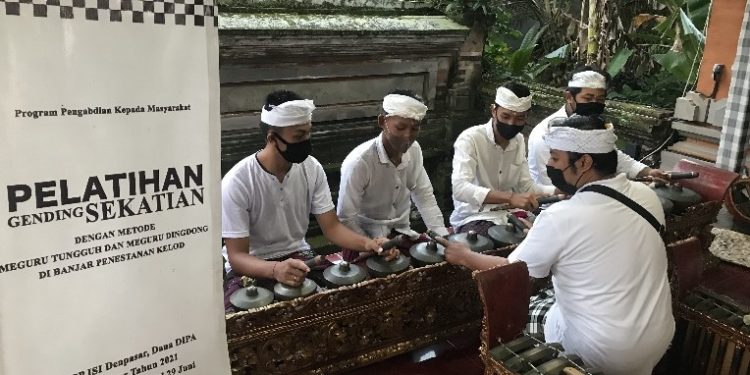 Sinergi “Panggul” dan Pena, Dalam Menggaungkan Eksistensi Gamelan Bali