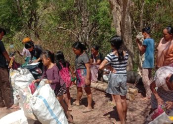 Bonus Menabung Sampah di Desa Tembok: Yang SMP Gratis Bus Sekolah, Yang Sakit Gratis Berobat
