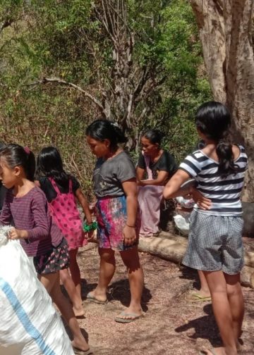 Bonus Menabung Sampah di Desa Tembok: Yang SMP Gratis Bus Sekolah, Yang Sakit Gratis Berobat