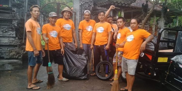 Dek Doll, Mantan Pekerja Kapal Pesiar, Membentuk Sebatu, Semeton Bani Tuyuh, di Desa Tembok