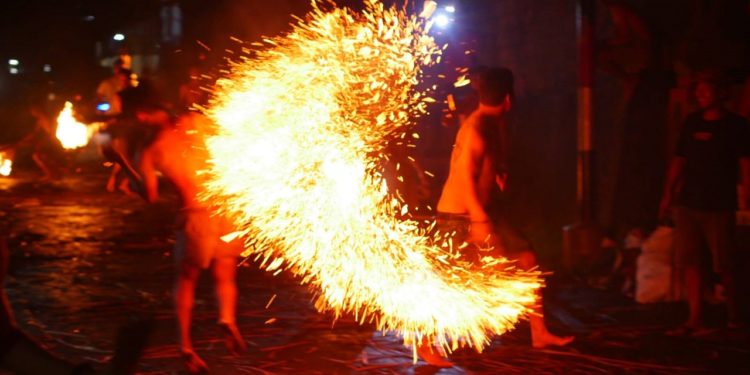 Tradisi Amuk-Amukan di Desa Padangbulia, Tradisi Serangkaian Nyepi yang Penuh Nilai