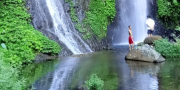 Trekking Dulu Lewat Pematang, Lalu Temukan Air Terjun Tanah Putih di Desa Galungan