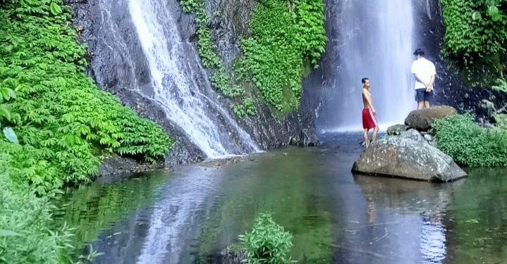 Trekking Dulu Lewat Pematang, Lalu Temukan Air Terjun Tanah Putih di Desa Galungan