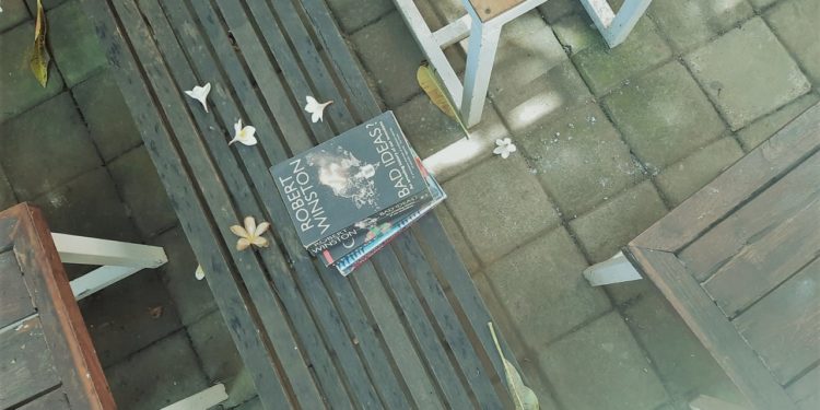 Literasi Mahasiswa dan Ideologi Wirausaha: Meretas Jalan dari Ontologi ke Aksiologi, Ketika Teori dan Teorema Menjadi Prototipe